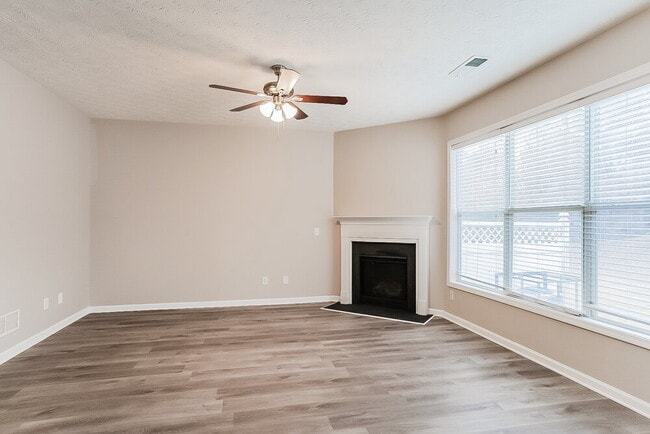 Foto del edificio - 95 Golden Pine Rd