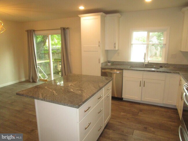 Foto del edificio - 10318 Aster Ln