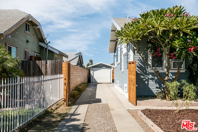 Driveway & Gate - 2955 8th Ave