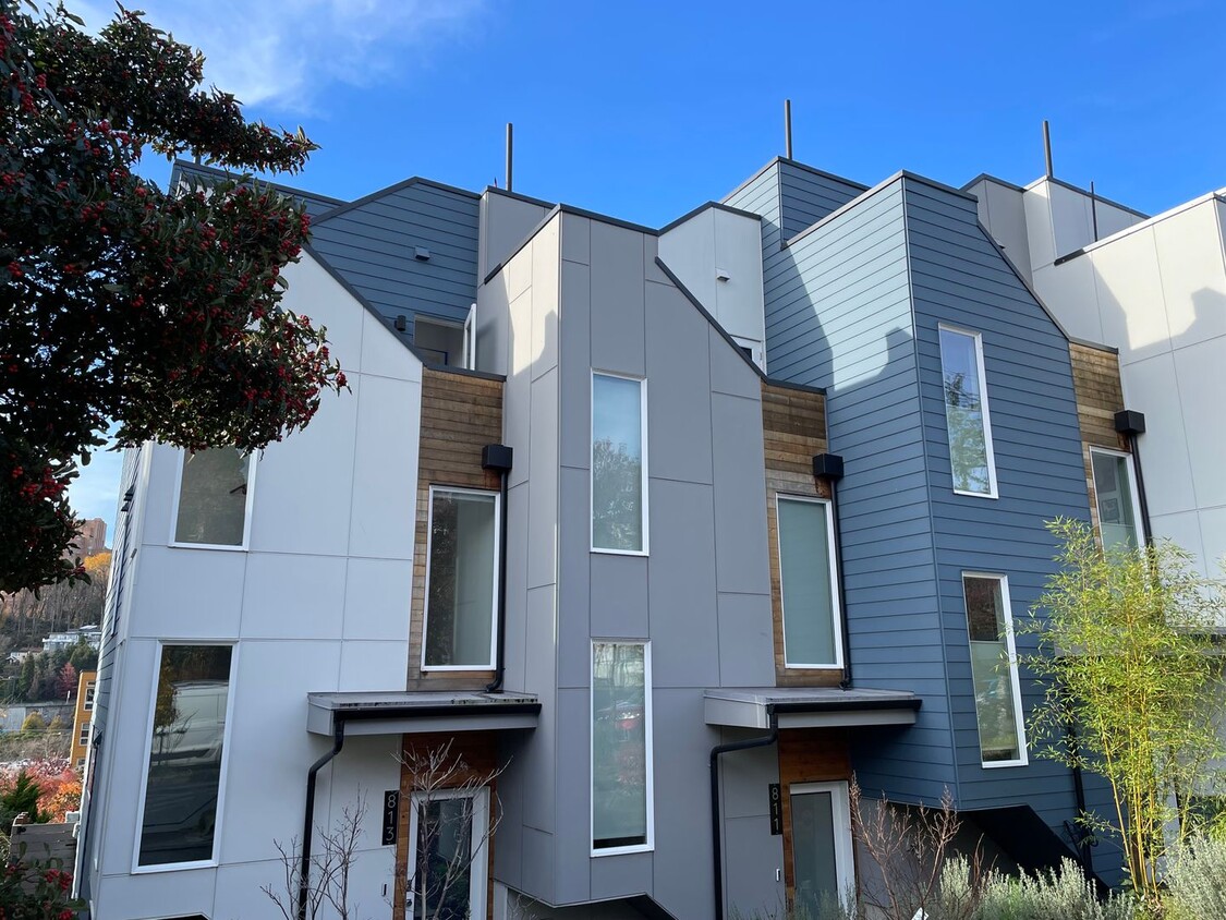 Primary Photo - Modern Townhome in Jackson Place