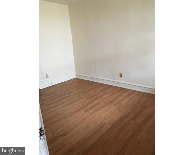 Building Photo - 417 W Fisher Ave