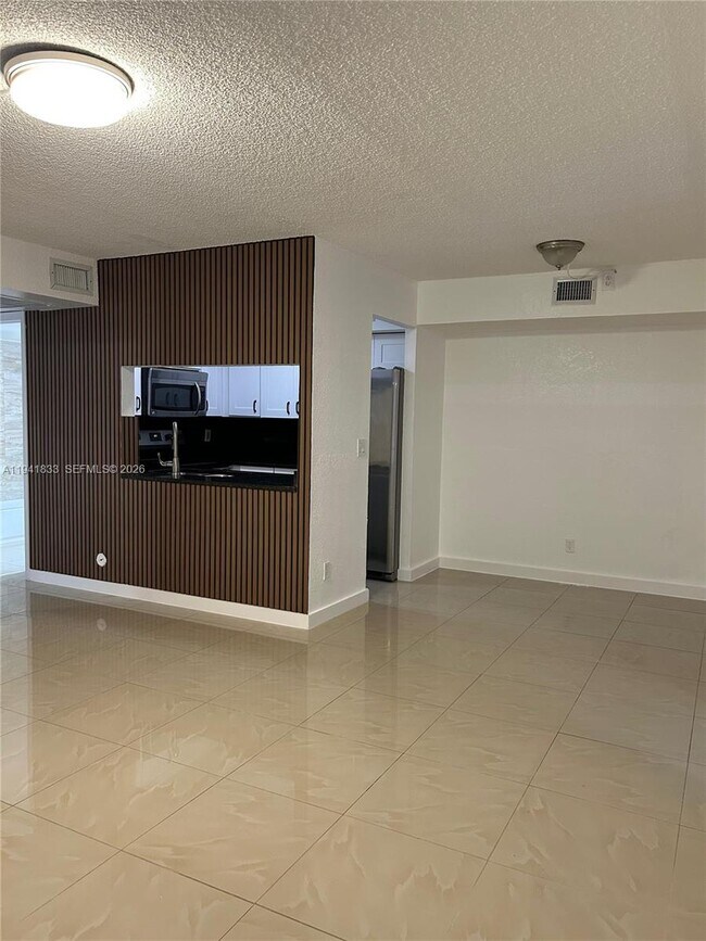 Foto del edificio - 10027 Winding Lake Rd