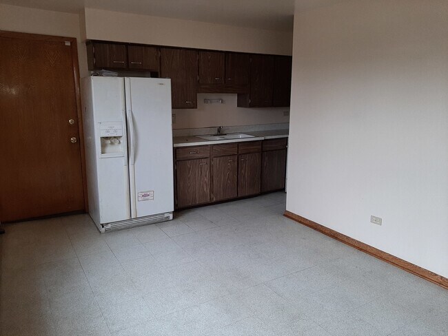 Building Photo - 3014 W 59th St