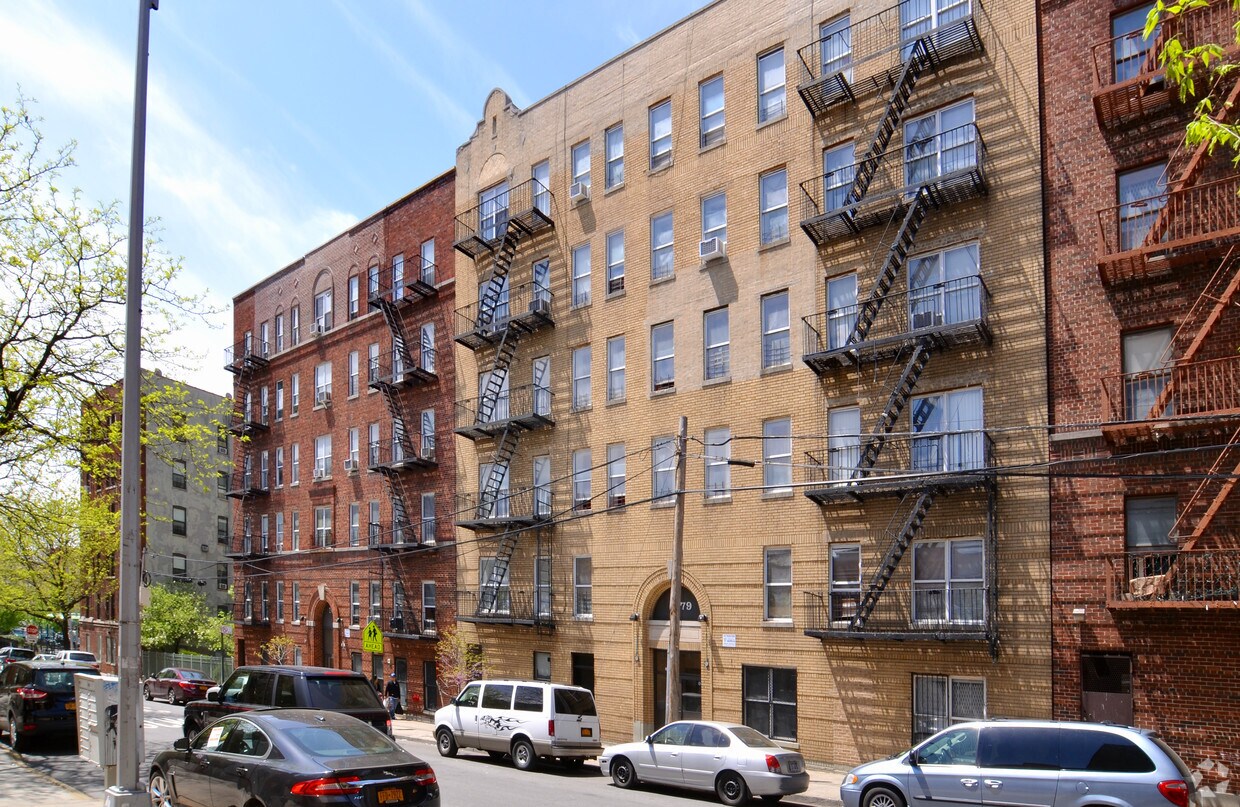 Foto del edificio - 2079 Mohegan Ave