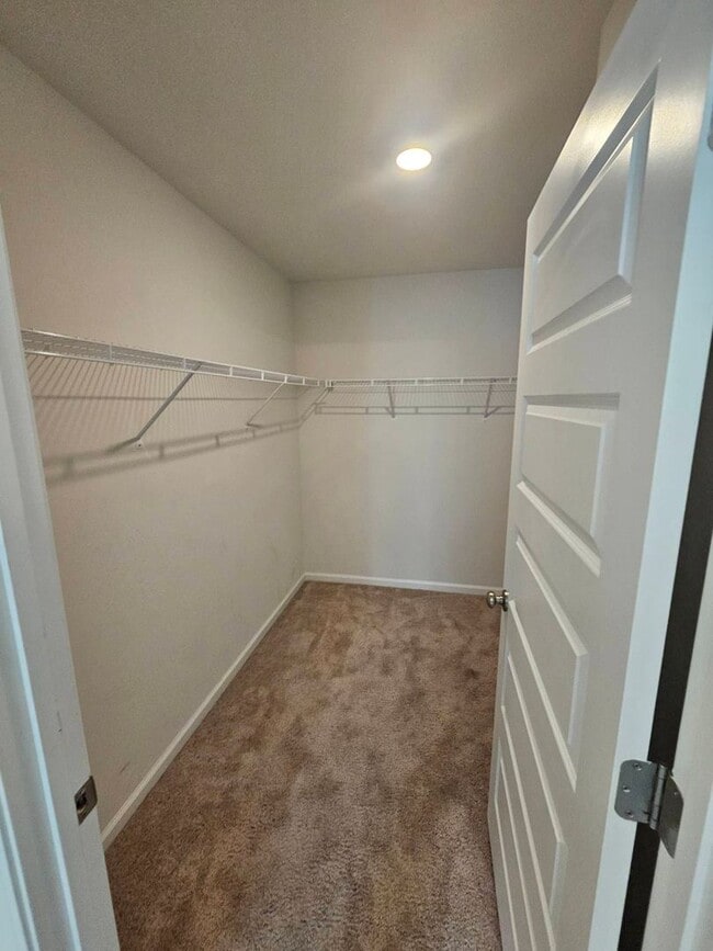 Building Photo - Modern 4Bed/2Ba Home, Centrally Located & Convenient to Everything! *1/2 OFF 1st Month's Rent!* &...