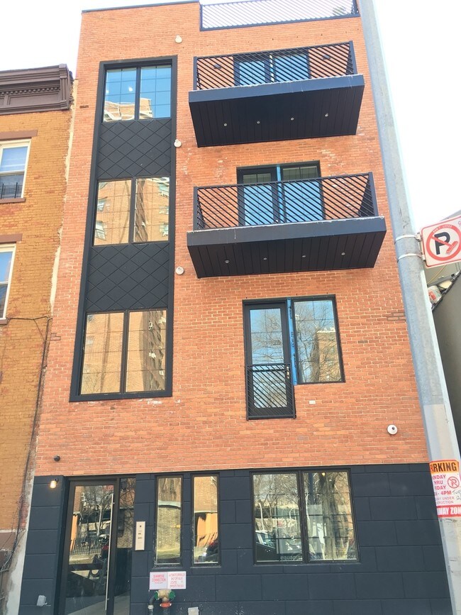 Building Photo - 306 Macdougal St