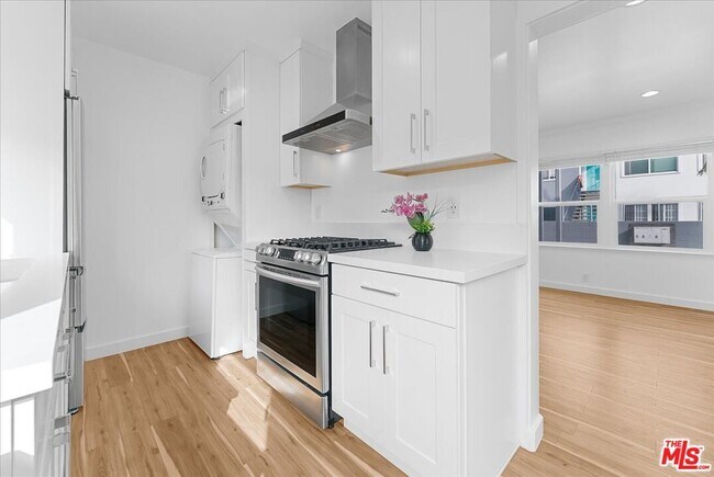 Foto del edificio - 2948 Exposition Blvd