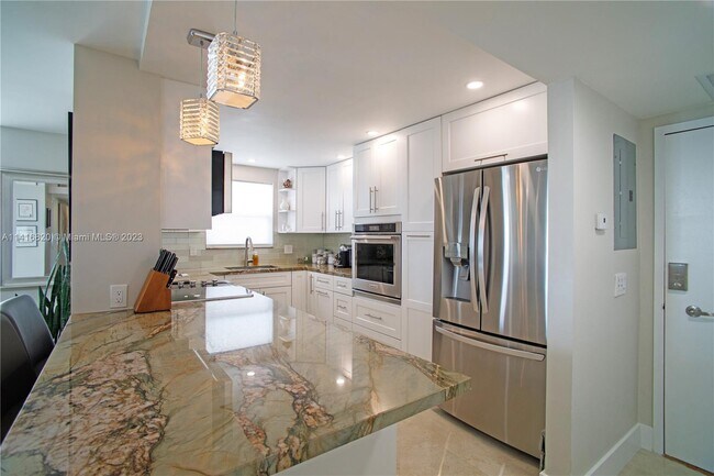 Foto del edificio - 3015 N Ocean Blvd