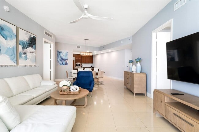 Building Photo - 15901 Collins Ave