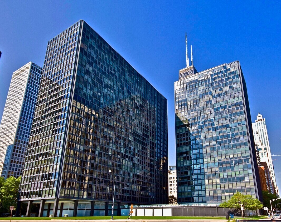 Foto principal - 900 N Lake Shore Dr
