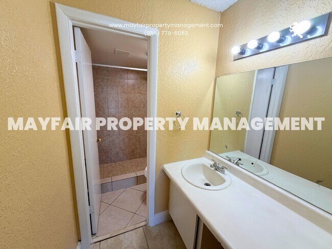 Foto del edificio - 4467 Treehouse Ln