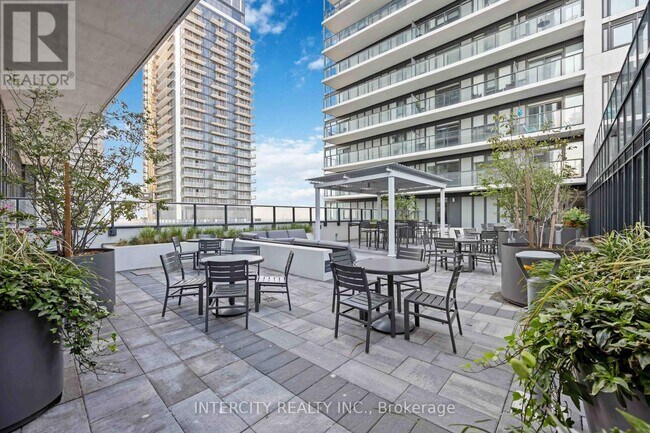 Building Photo - 9000 Jane St