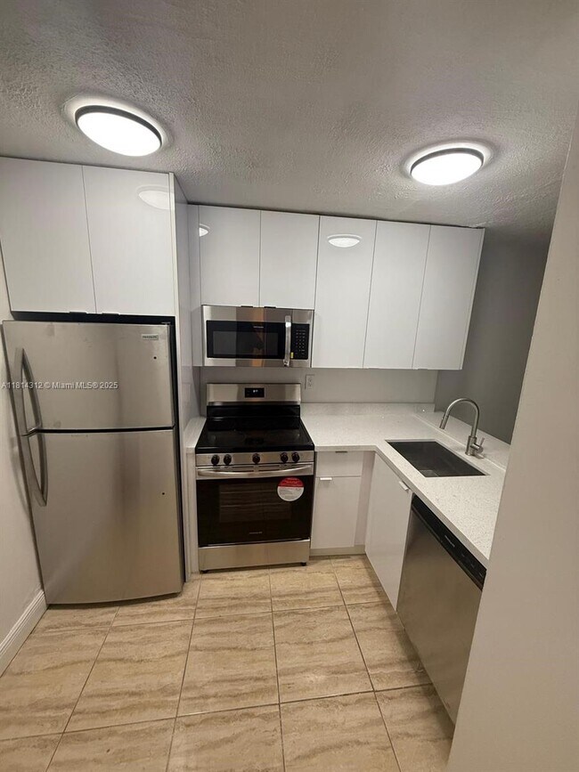 Foto del edificio - 496 NW 165th St