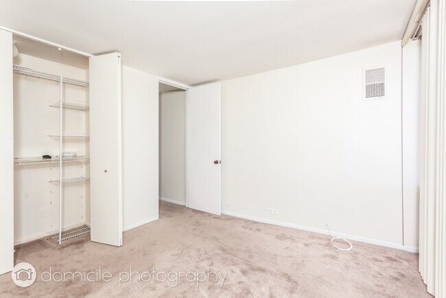 Foto del edificio - Beautiful 1 Bedroom Condo in Lincoln Park!