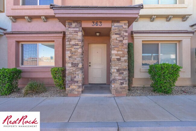 Building Photo - DOG-FRIENDLY 3 Bedroom Townhome with INTERNET INCLUDED!