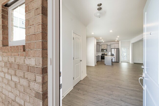 Foto del edificio - 4 Bedroom Home Piedmont Area - AVAILABLE J...