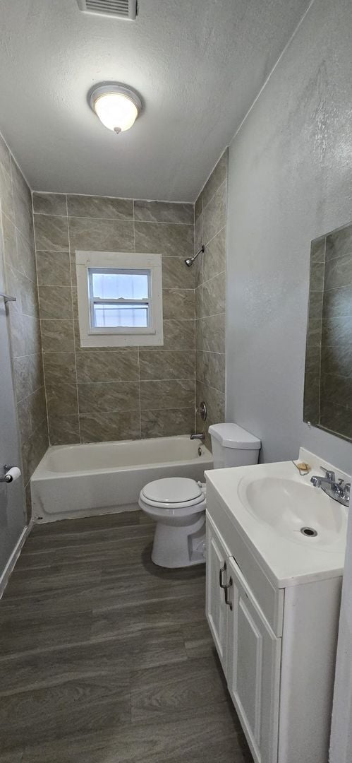 Building Photo - Beautiful 2 bedroom 1 bath Tampa bungalow