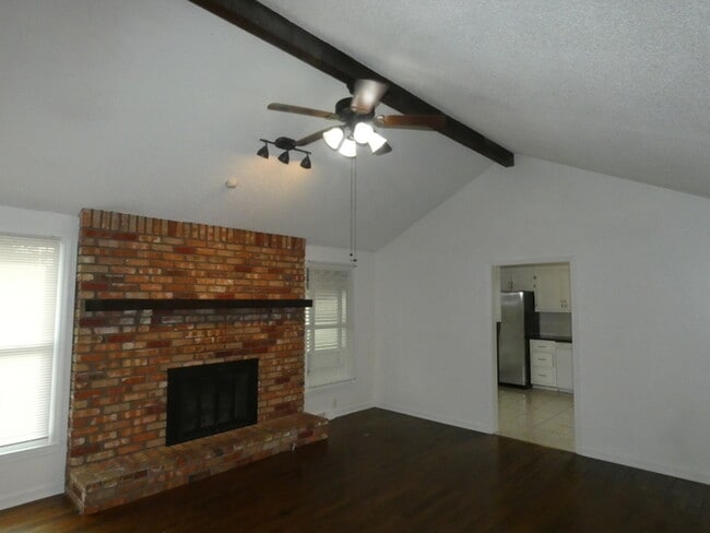 Building Photo - Beautiful Home in North Kansas City School District!