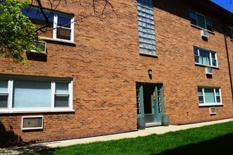 Building Photo - 214 S Oak Park Ave