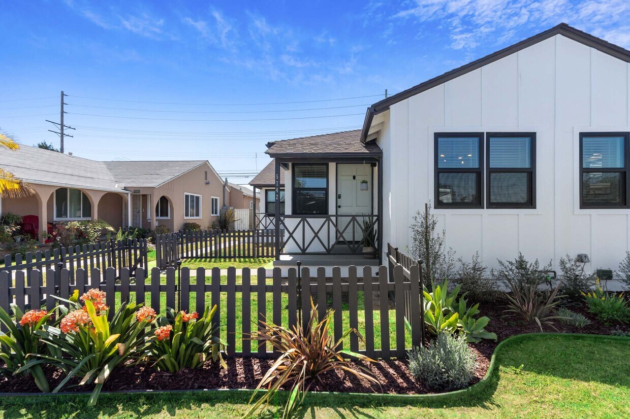 Primary Photo - 5744 W 85th Plz