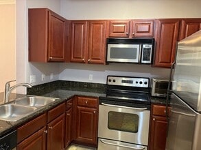 Building Photo - 7575 Kirby Dr