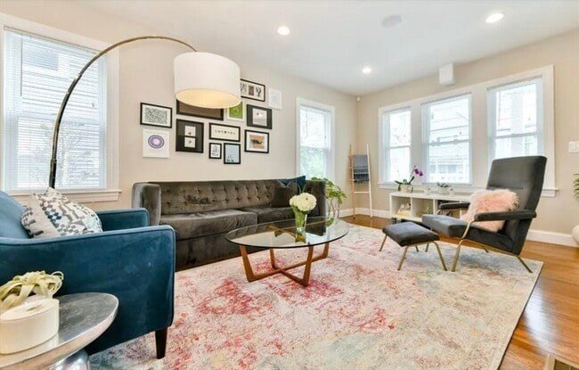 Building Photo - 210 Cedar St