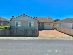 Building Photo - 2778 Rollingwood Dr