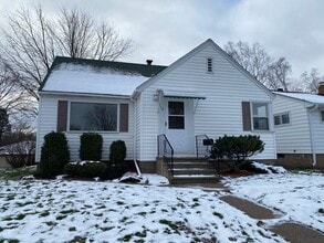 Building Photo - 218 W St Marie St