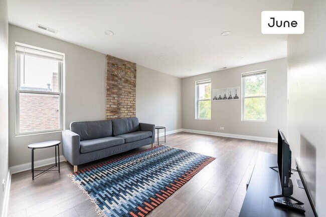 Foto del edificio - ROOM ONLY in 4-bed/2.0-bath Home