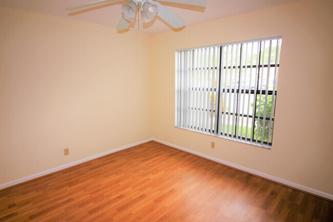 Building Photo - 478 Hardwood Pl