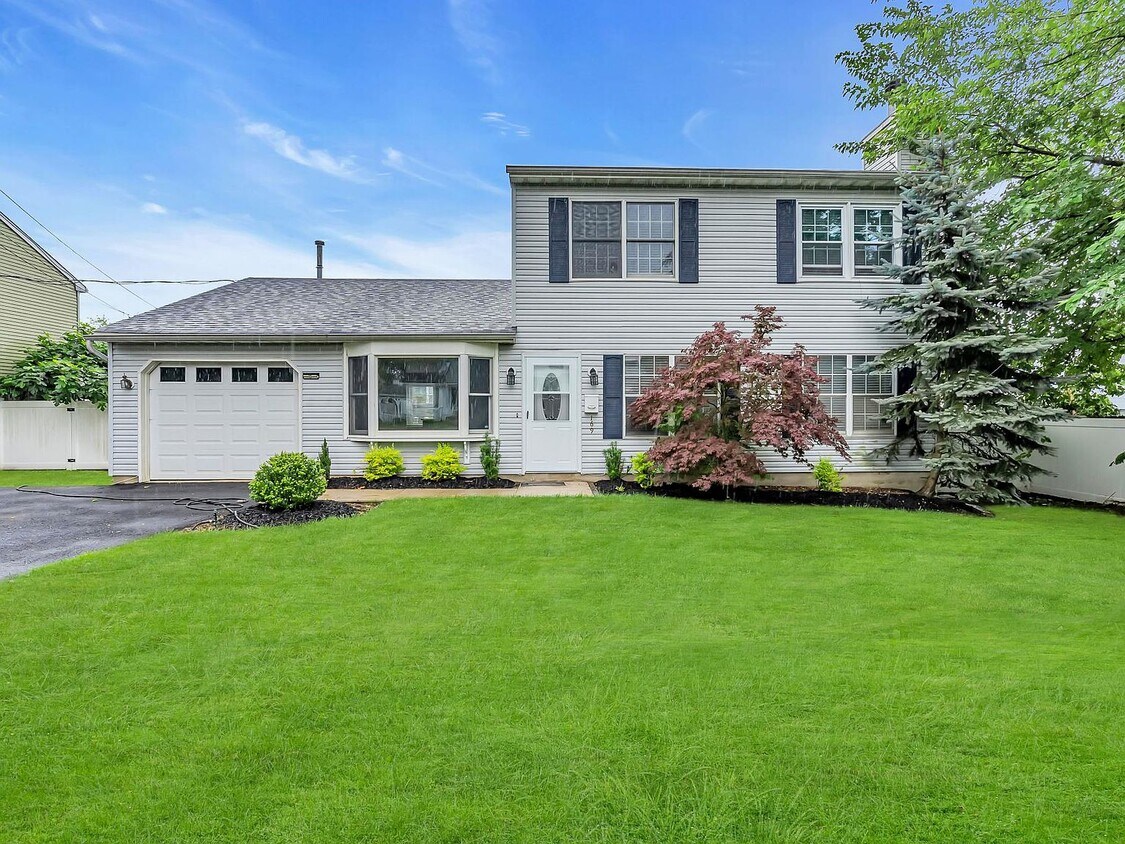 169112 12th St, Middletown Township, NJ 07718 House Rental in