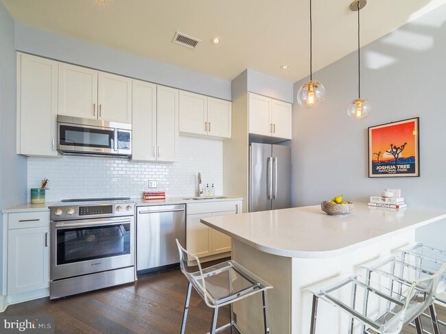 Building Photo - 2550 17th St NW