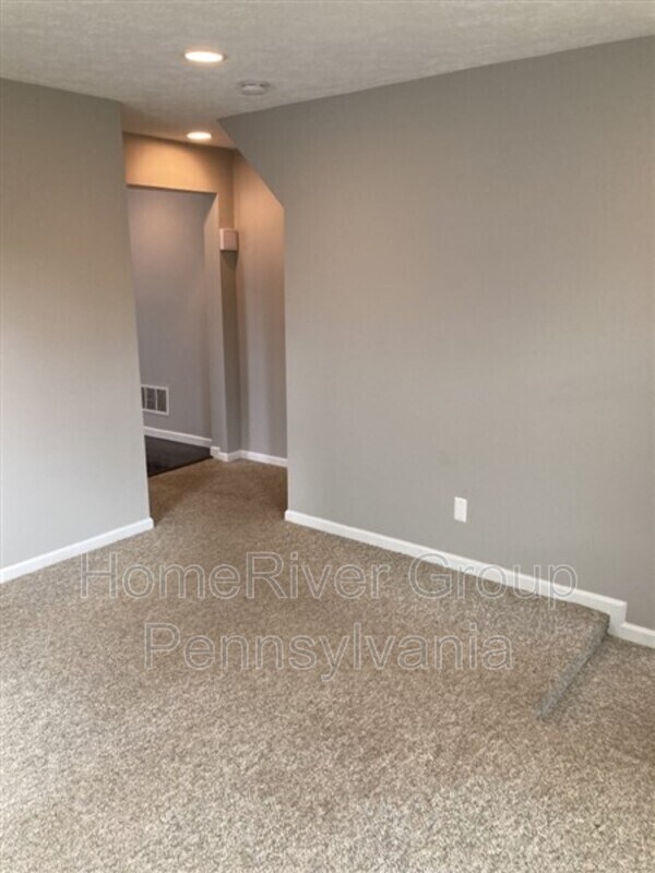 Building Photo - 2408 Eiler Ave