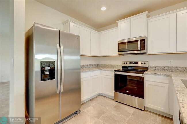 Building Photo - 10984 SW Vasari Way