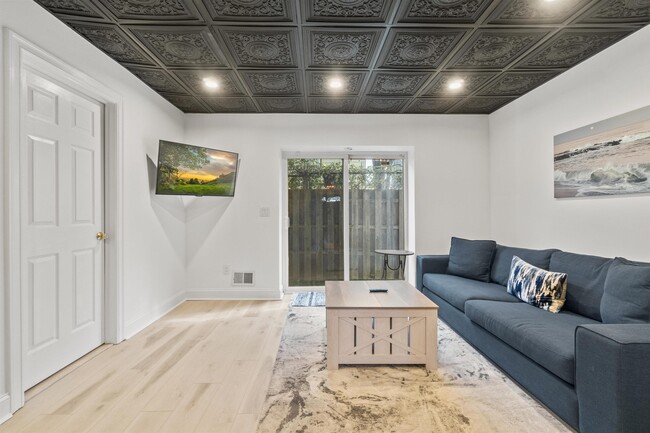 Building Photo - 20 Columbus Cir