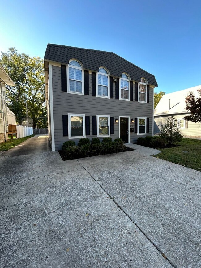 Building Photo - AVAILABLE NOW!!! 6 Bedroom 4.5 Bath with 2...