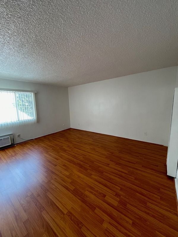 Foto del edificio - 1260 Beachwood Dr