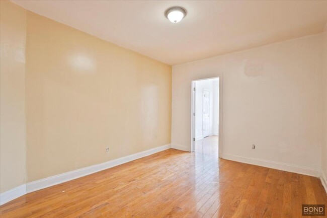 Foto del edificio - 1 bedroom in BROOKLYN NY 11212