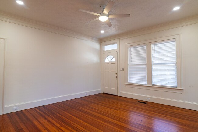 Building Photo - Lakebottom Bungalow
