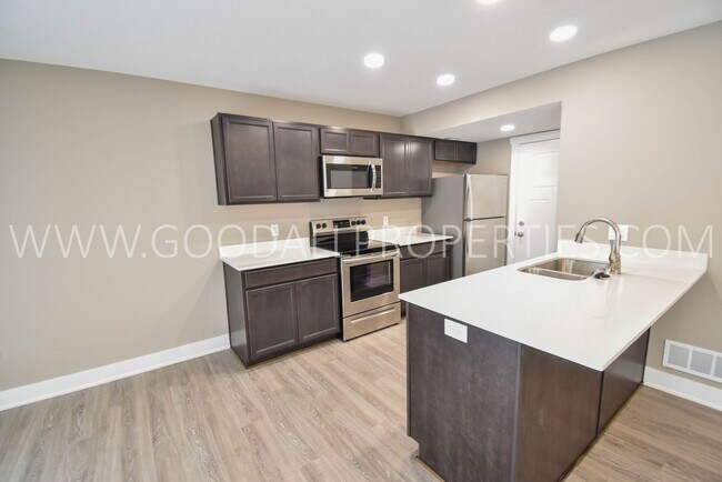 Building Photo - $1,000 rent credit if moved in by January ...