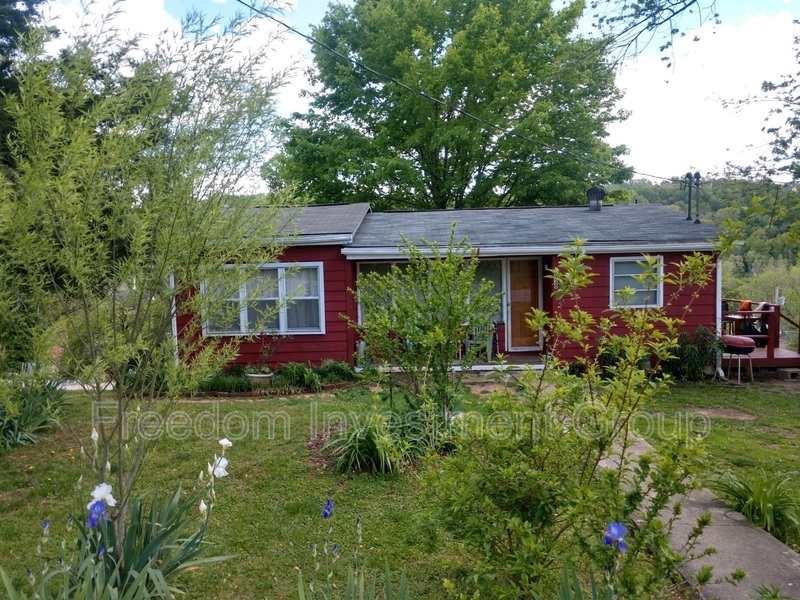 Primary Photo - 530 Sewanee St