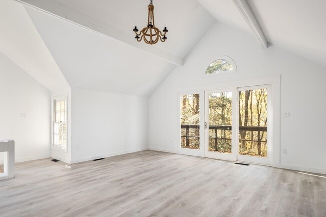 Foto del edificio - 233 Long Ridge Rd