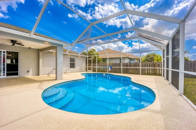 Building Photo - 2544 SW Deckard St