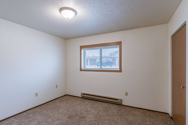 Fargo, ND Parkwood | Dormitorio - Parkwood East & West