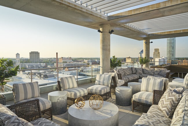 Sky Lounge - Van Alen
