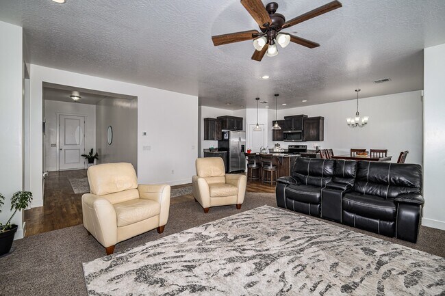 Building Photo - 3594 S Jessamine Dr