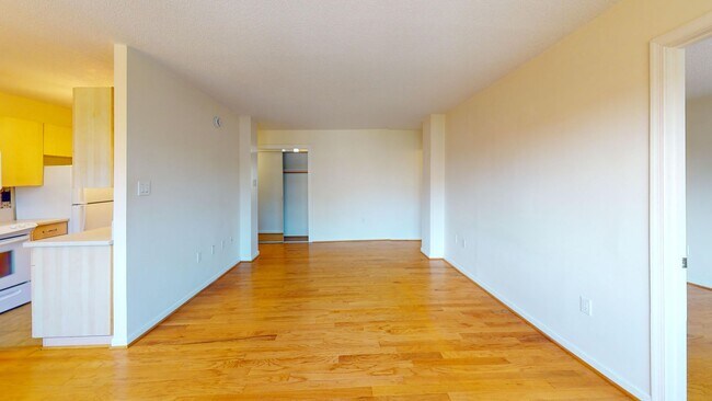 Building Photo - Dupont Circle One Bedroom W/Off Street Par...