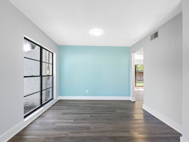 Building Photo - 15307 Summerwind Dr