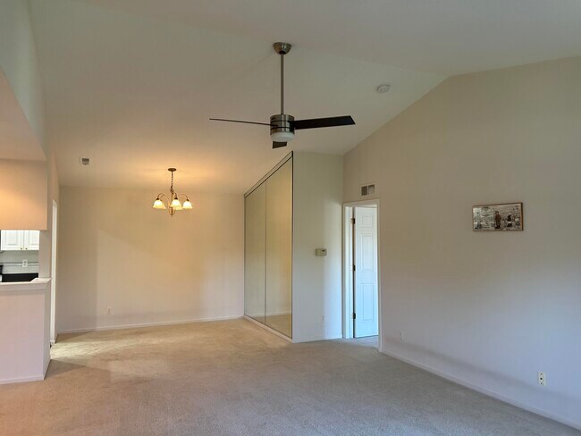 Building Photo - 4392 Berkshire Dr