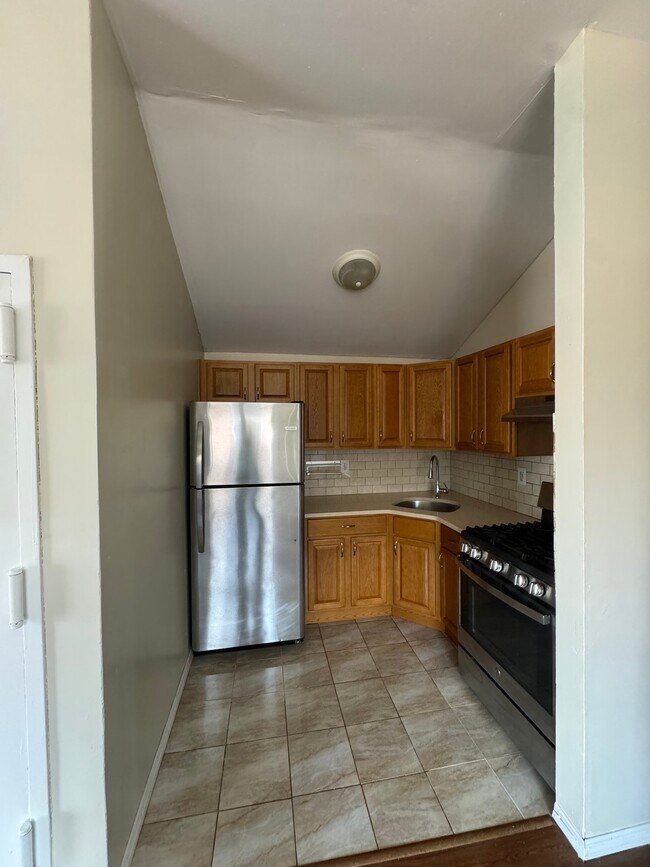 Building Photo - 1020 E 58th St